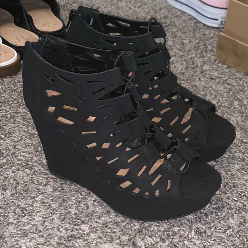 Black Wedges